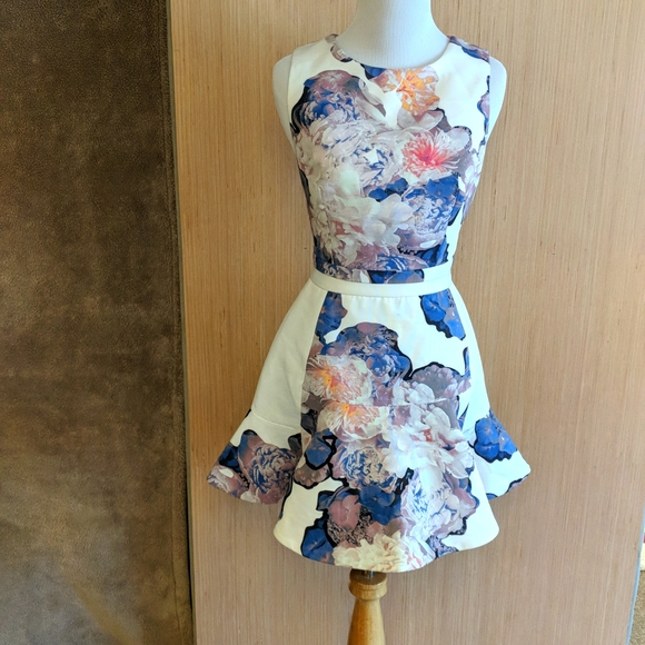 New! FINDERS KEEPERS 2-Piece Adorable Top & Skirt - Picture 2 of 13